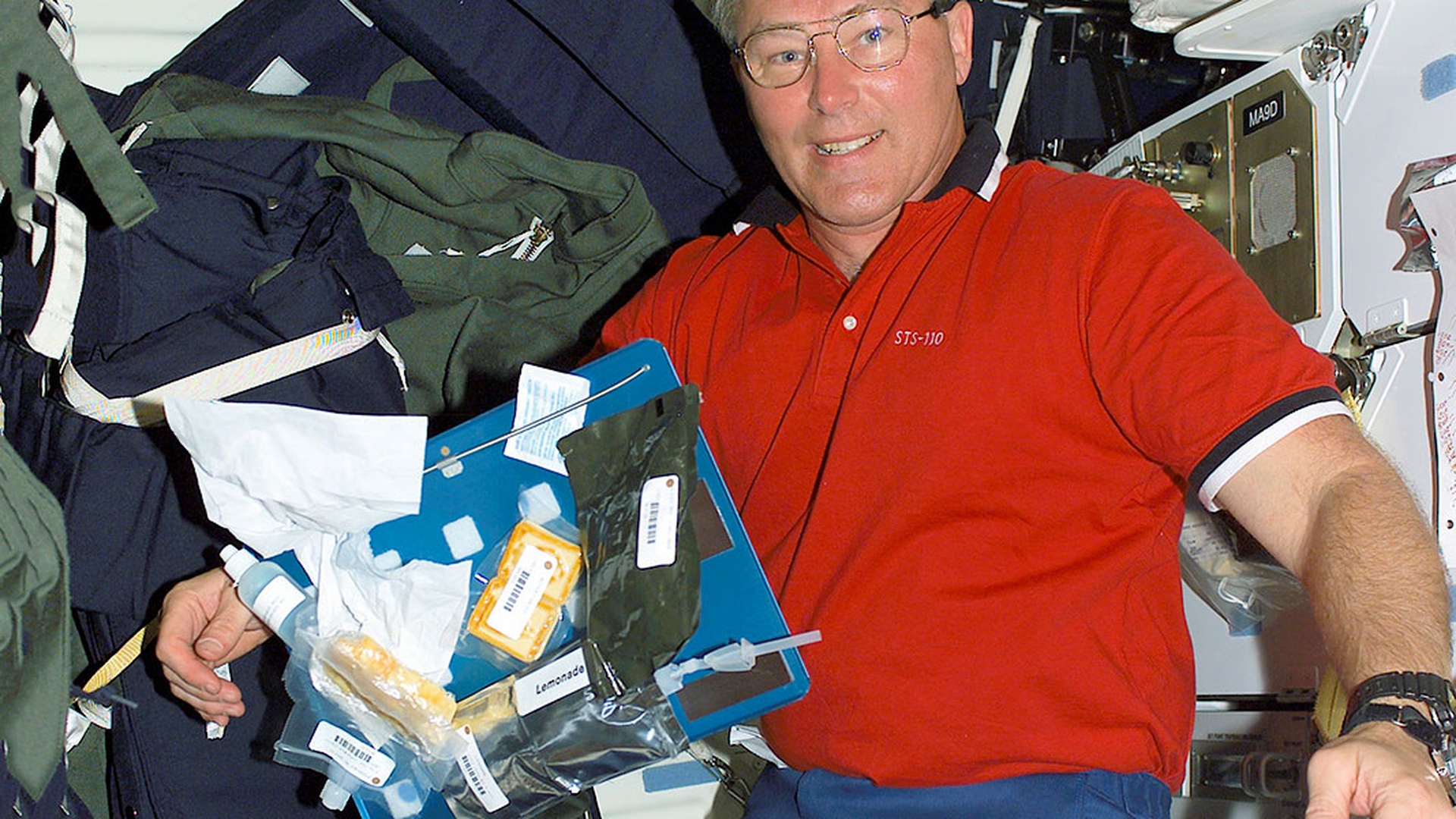 Cibo nello spazio. Dai cubetti dell'Apollo 13 ai legumi Slow Food di Samantha Cristoforetti