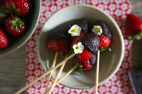 Fragole con fonduta di cioccolato fondente, la ricetta