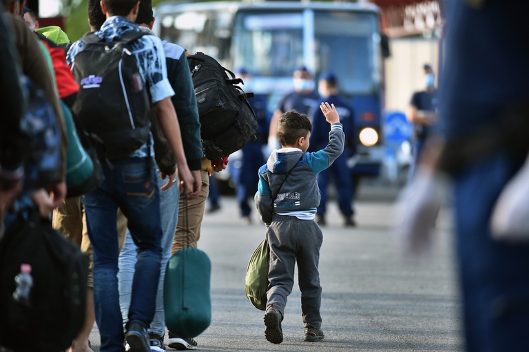 Rifugiati confine ungheria