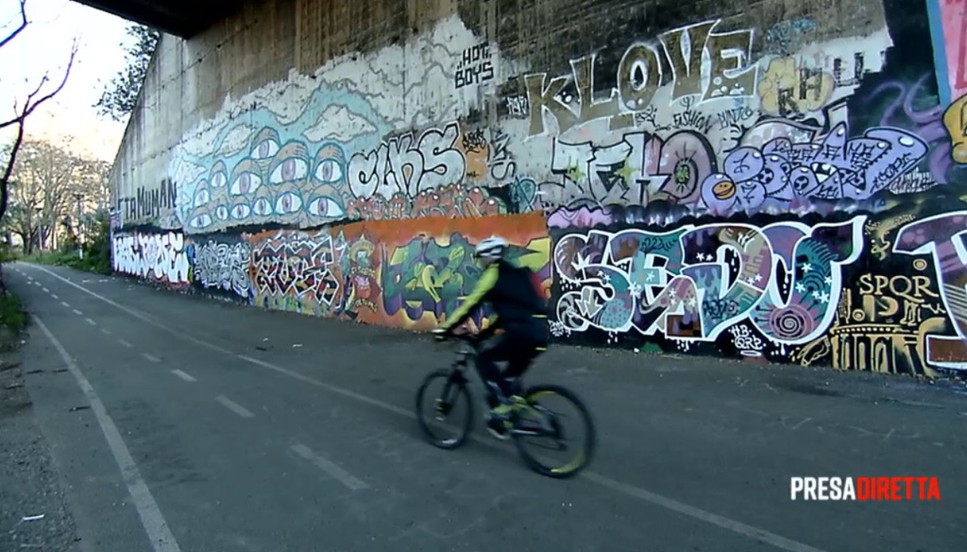 Roma, il lungotevere tra ciclabile e degrado