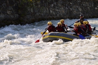 Rafting in Valle d’Aosta. Tra il Monte Bianco e i castelli, l’emozione scorre sul fiume Dora
