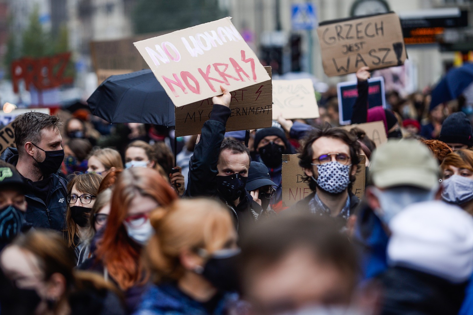 Le proteste in Polonia contro la legge sull'aborto