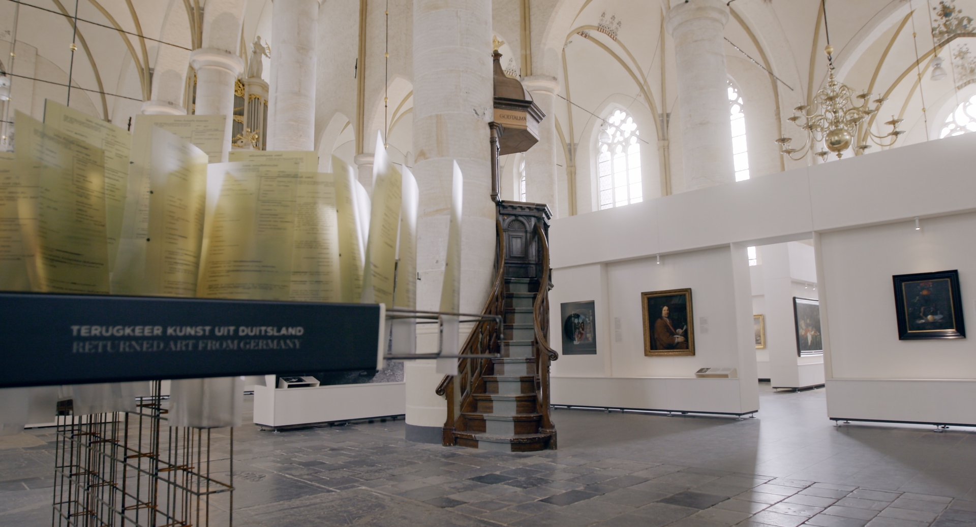 La mostra presso la Bergkerk cathedral di Deventer 