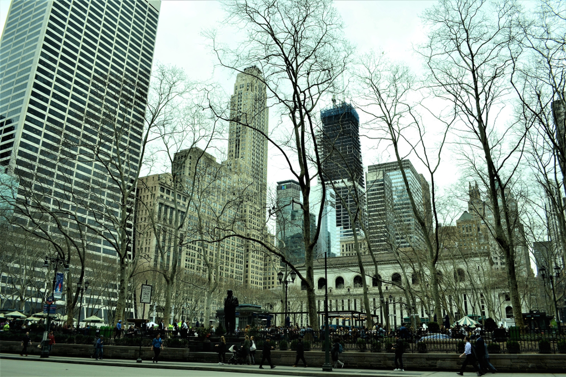 Bryant park è uno dei parchi cittadini più amati da newyorkesi e turisti