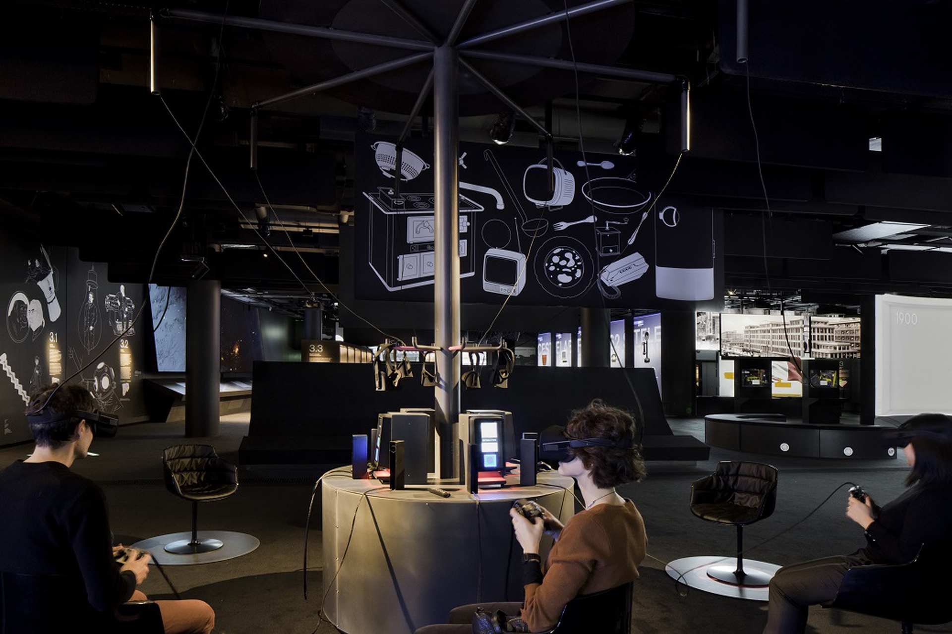 I primi visitatori sperimentano la modernità di M9