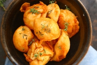 Polpette di formaggio alle erbe aromatiche