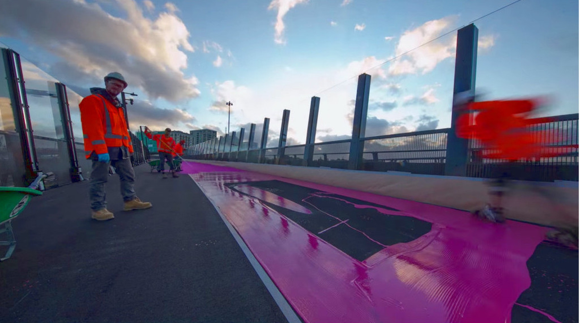 Painting the cycling lane telemagenta