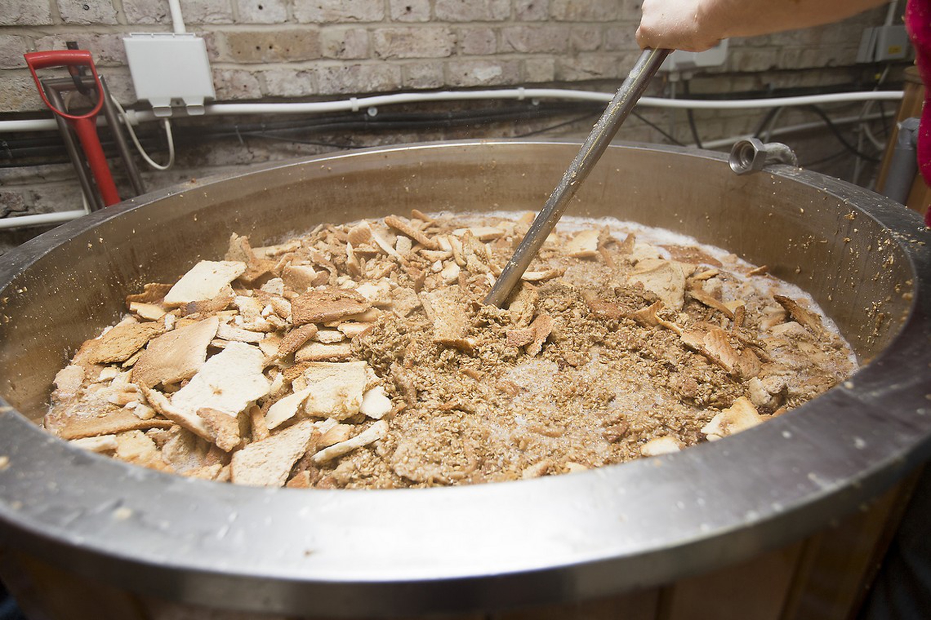 Dalla birra possono nascere le batterie per l'auto