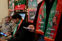Elezioni in Pakistan: Imran Khan vince, ma c’è un accordo per escluderlo dal governo