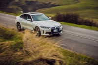 Bmw i4, l’altra faccia dell’auto elettrica