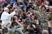 Papa Francesco vuole andare a Lesbo tra i profughi