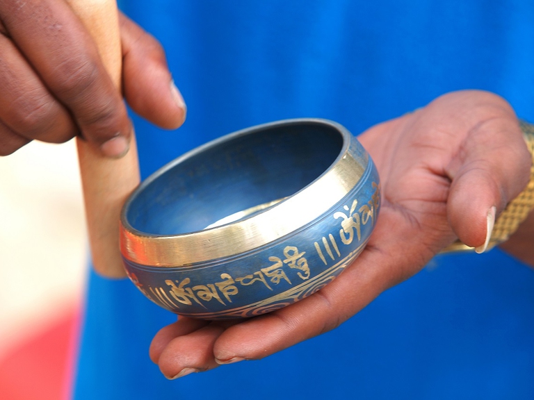 Medico ayurveda all'opera