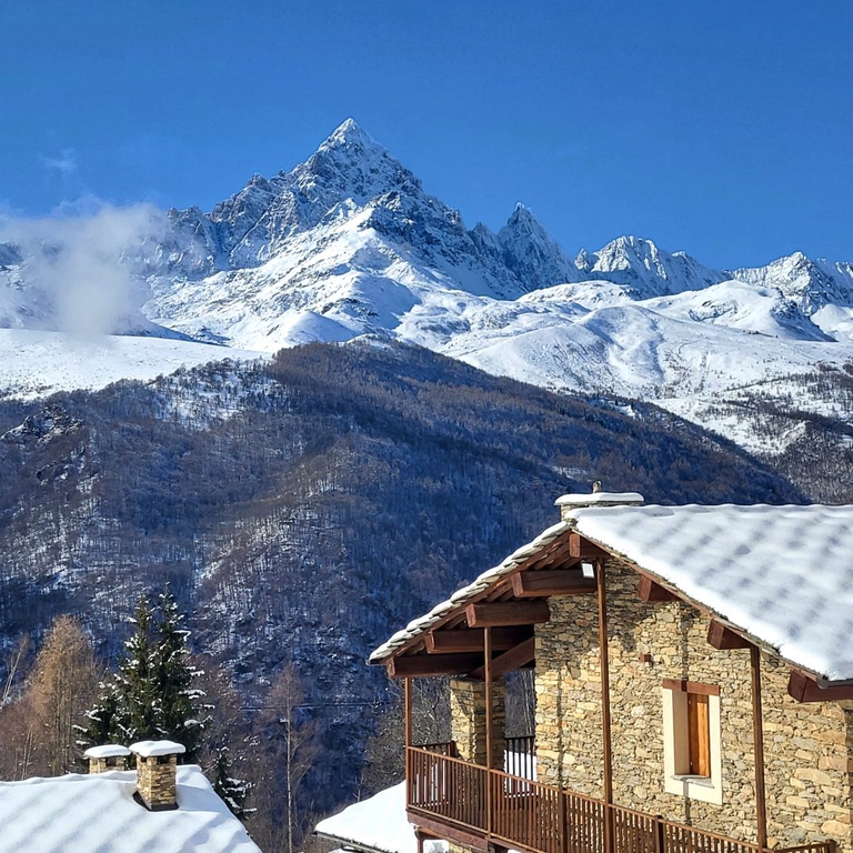 Ostana, il borgo montano nel Parco del Monviso