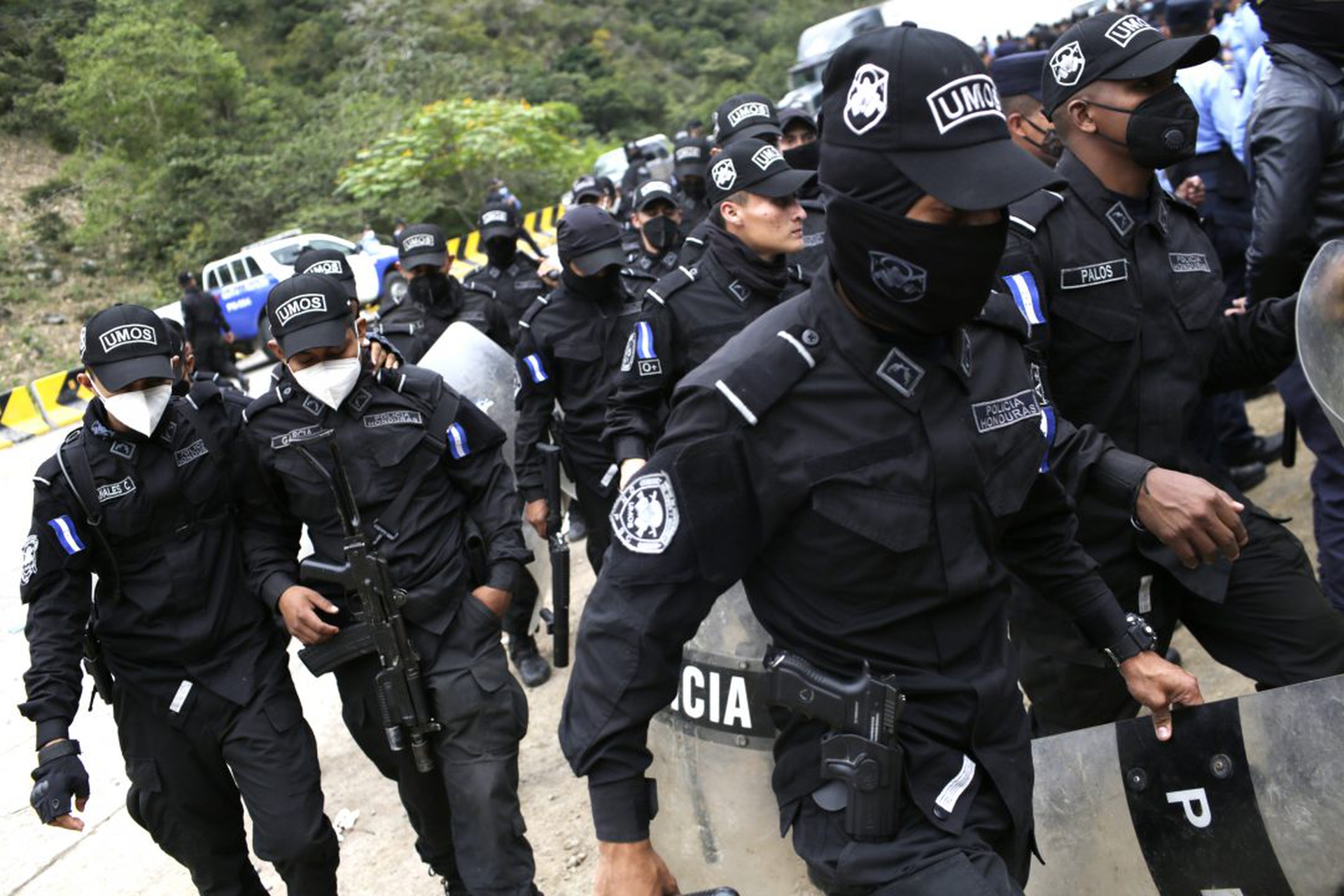 Una carovana di migliaia di migranti è stata bloccata con la forza in Guatemala