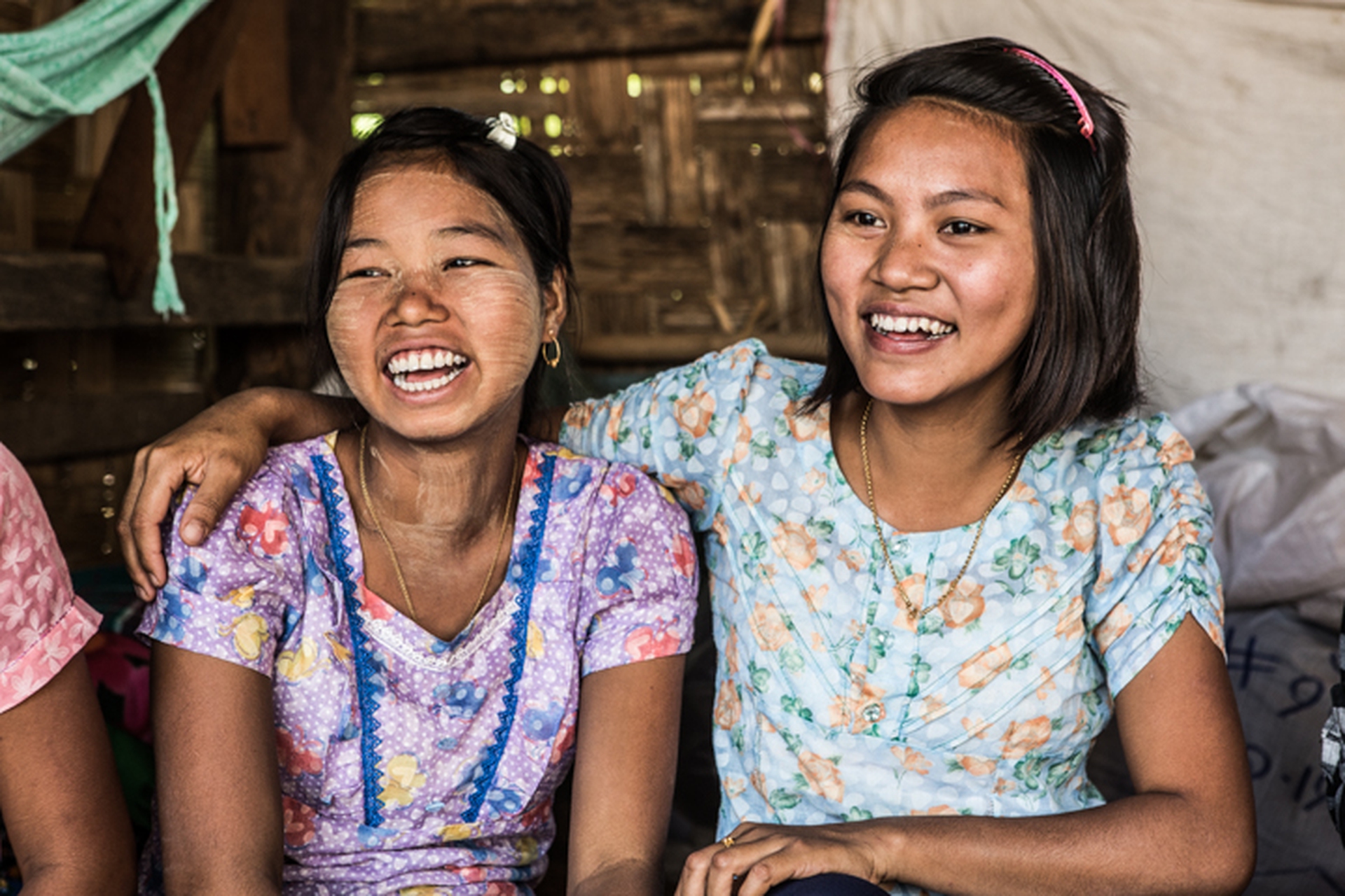 girl-determined-andrew-stanbridge-ragazze-ridono