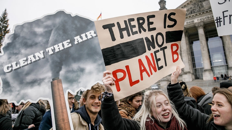 Studenti protestano per il clima a Berlino, in Germania