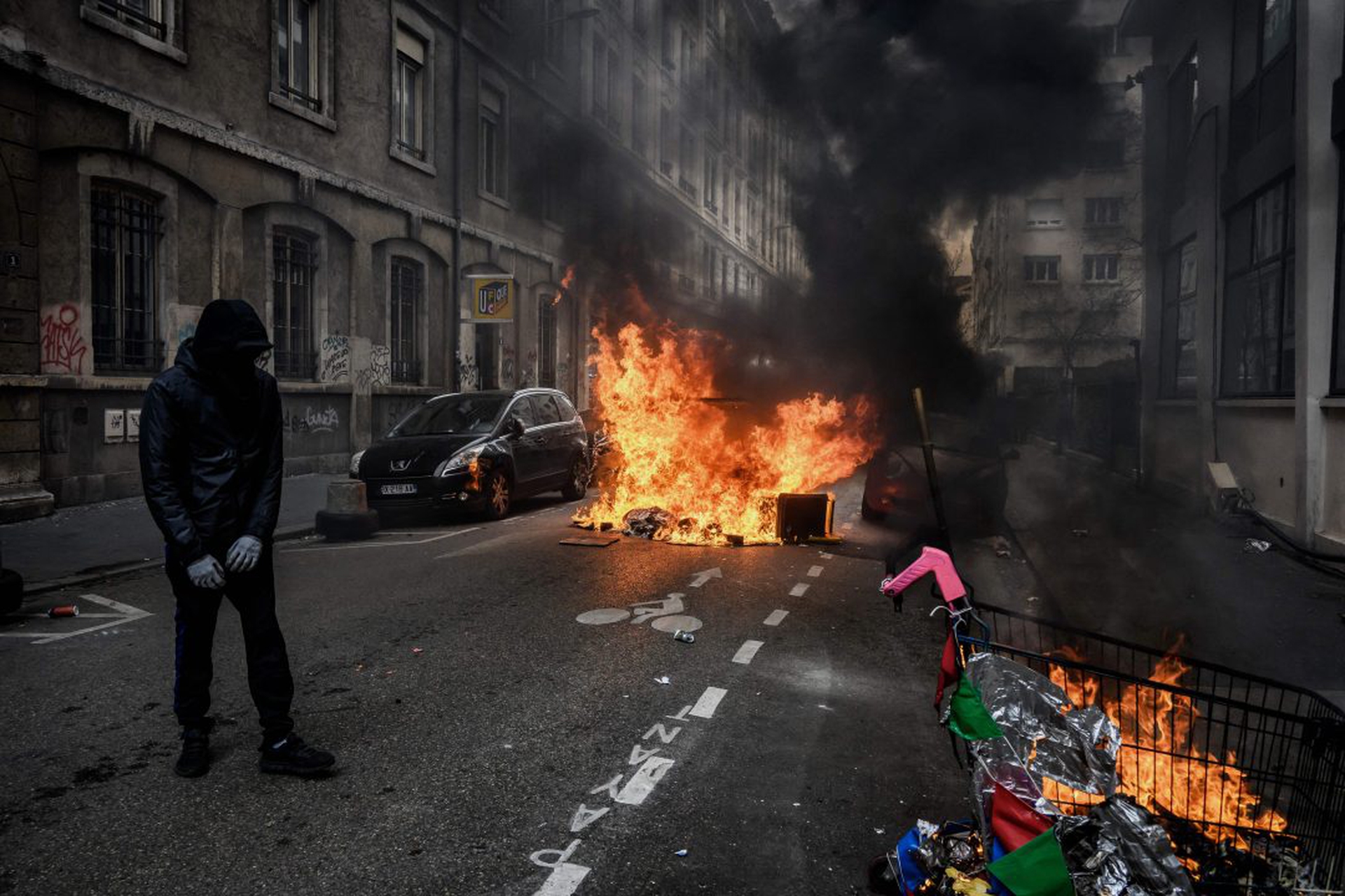 TOPSHOT-FRANCE-POLITICS-GOVERNMENT-PENSION-DEMO