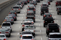 Auto, i produttori pronti a ridurre la Co2 ma servono più infrastrutture di ricarica