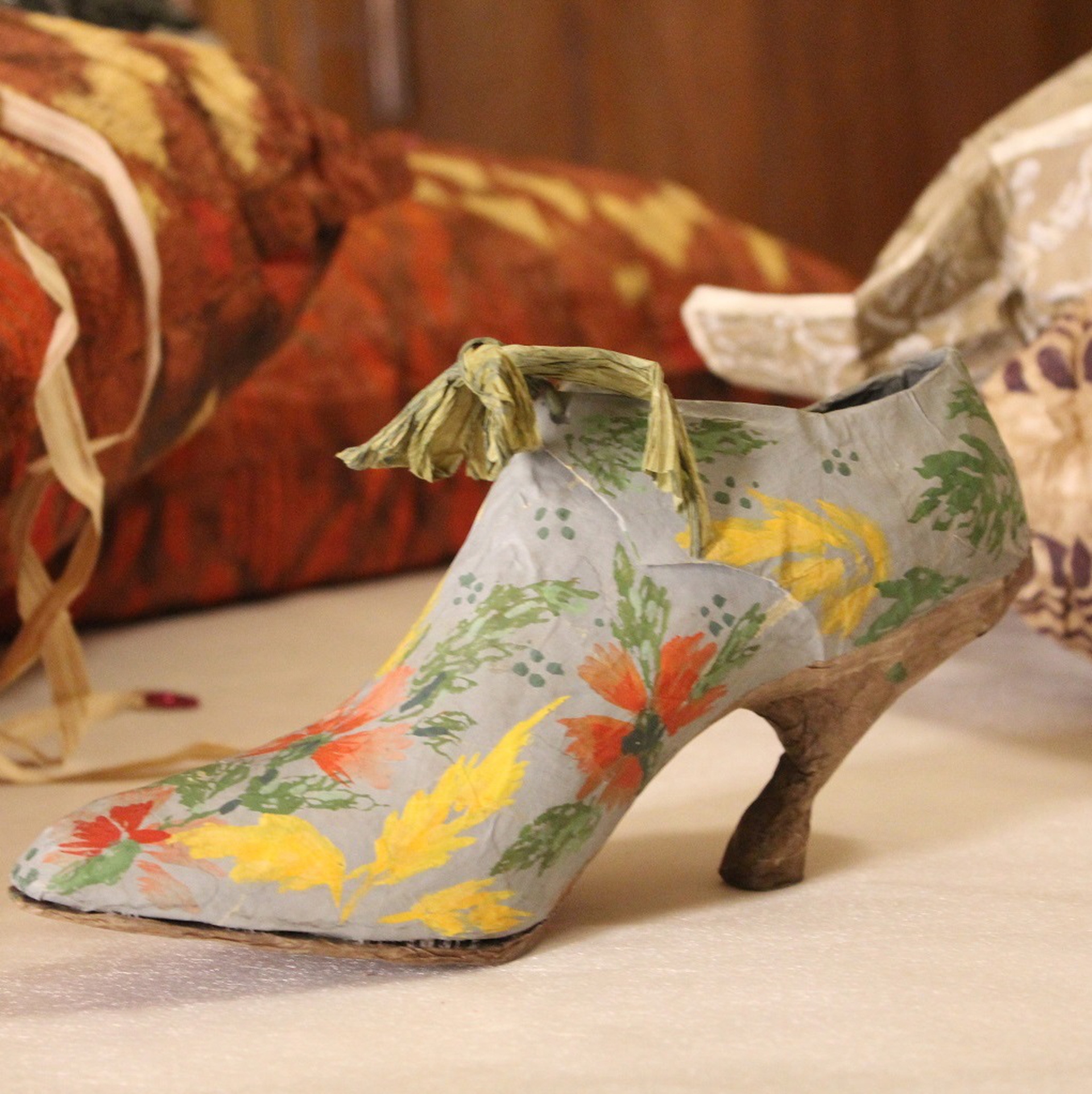 La collezione di abiti in carta alla Villa Necchi Campiglio