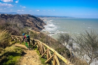 Un futuro di turismo ciclabile immersi nella bellezza delle Marche