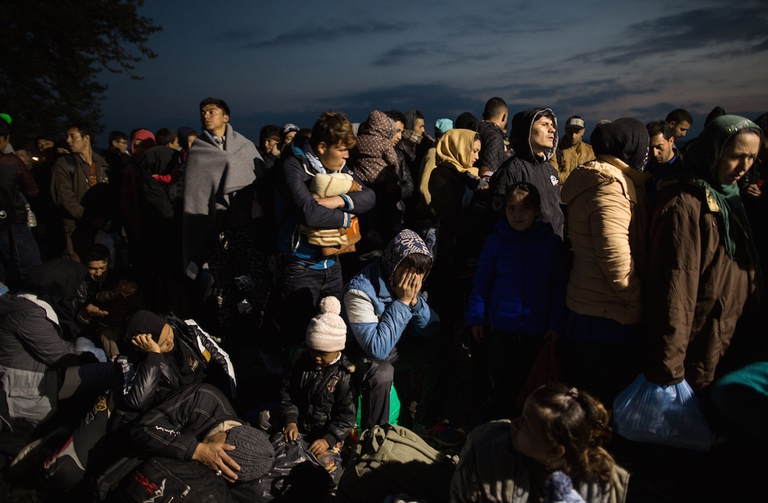 Centinaia di migranti sono bloccati al confine tra Macedonia e Grecia © Matt Cardy/Getty Images