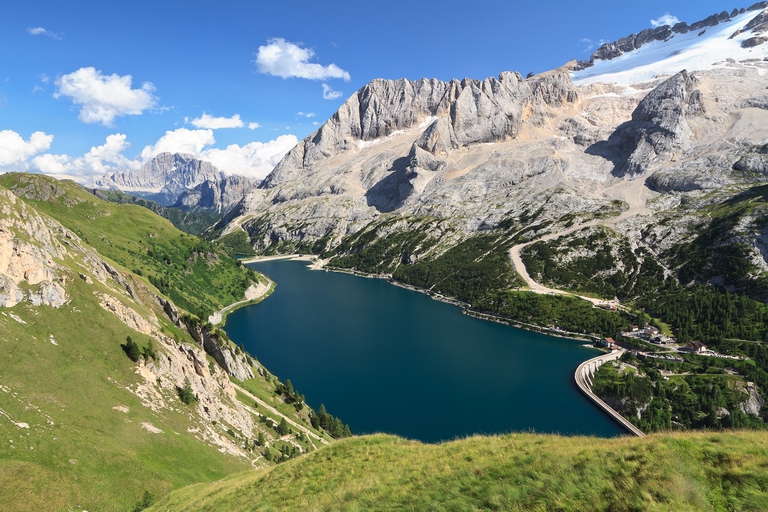 Lago di Fedaia, ai piedi della Marmolada
