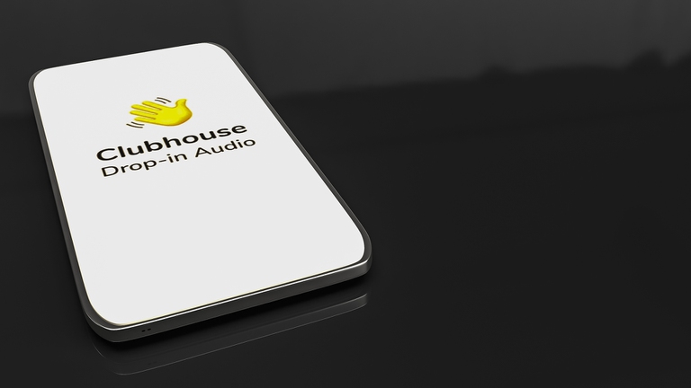Clubhouse su smertphone.