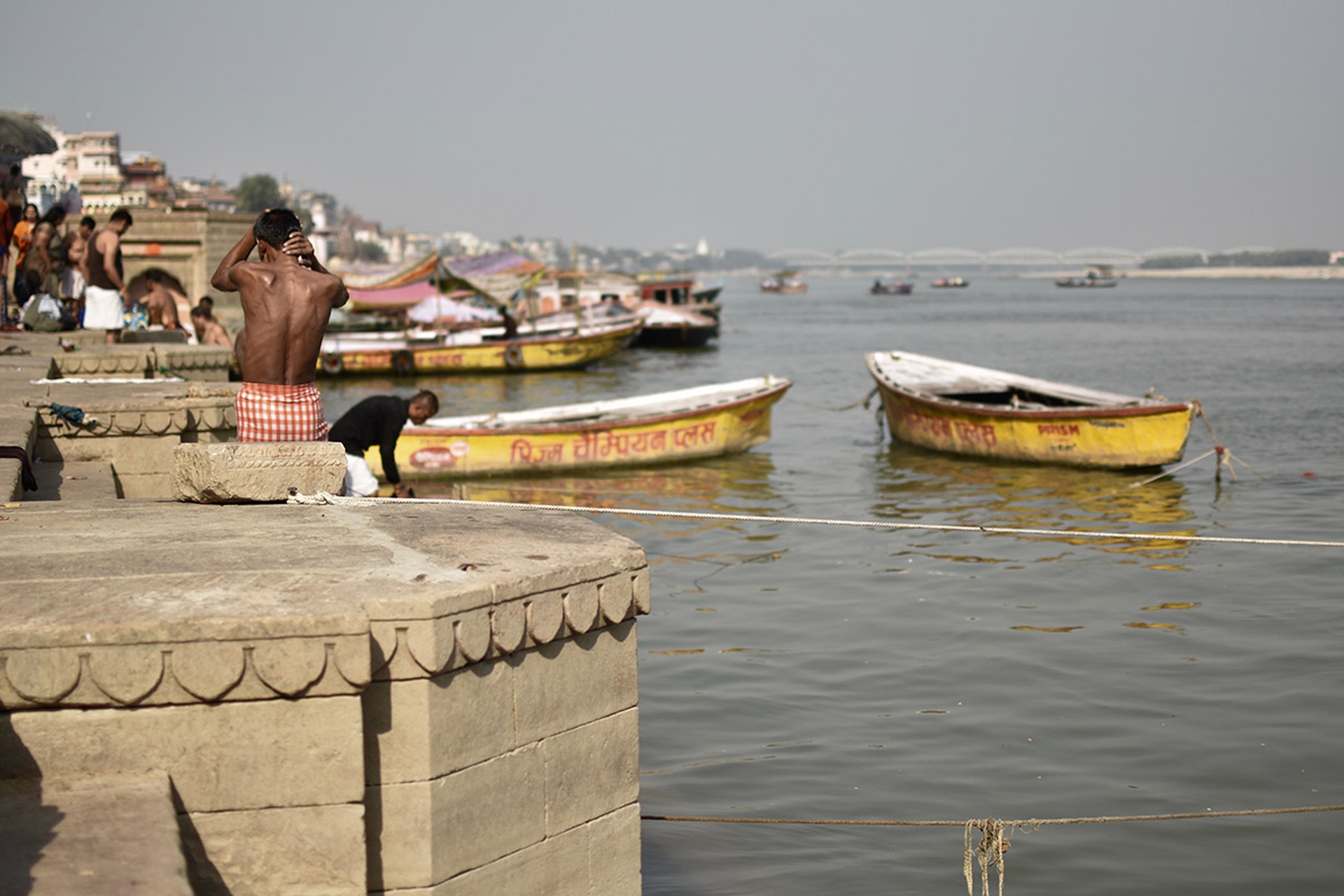 Il bagno nel Gange, a Varanasi, India