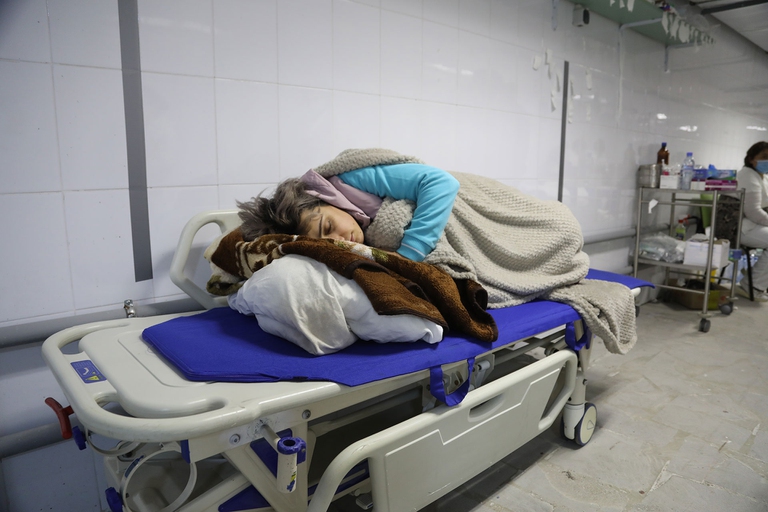 infermieri e medici dormono in ospedale durante il conflitto del Nagorno Karabakh