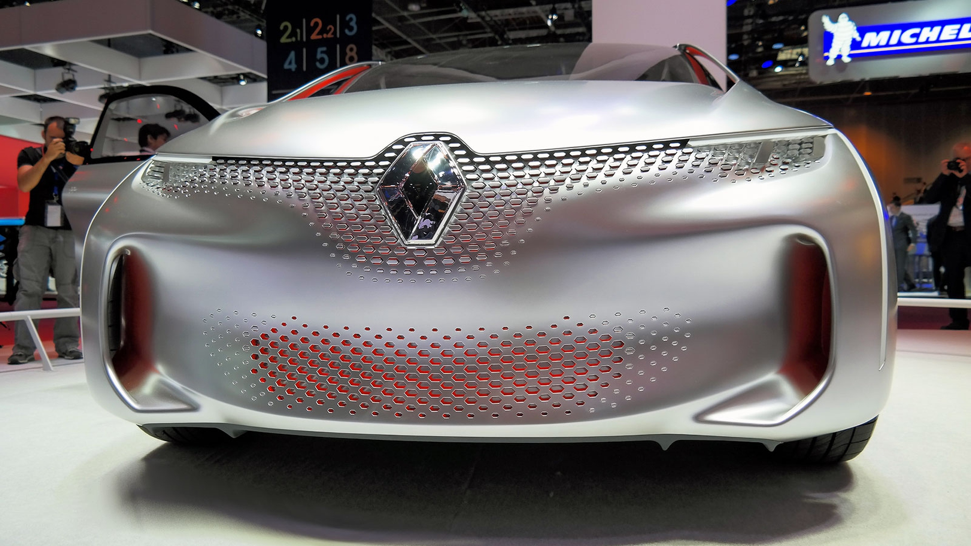 Brillano come stelle le auto elettriche e ibride al Motor Show di Parigi