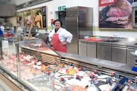 Chiudono banco macelleria e pesce fresco della più grande catena britannica di supermercati, Tesco