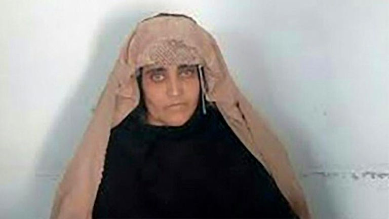 La foto scattata dall'Agenzia investigativa afghana, all'arresto di Sharbat Gula