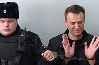 Aleksej Navalny sarebbe stato ucciso “con un pugno al cuore”