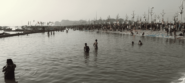 pilgrims in Gange river