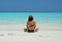 10 indizi per riconoscere il turista responsabile in spiaggia