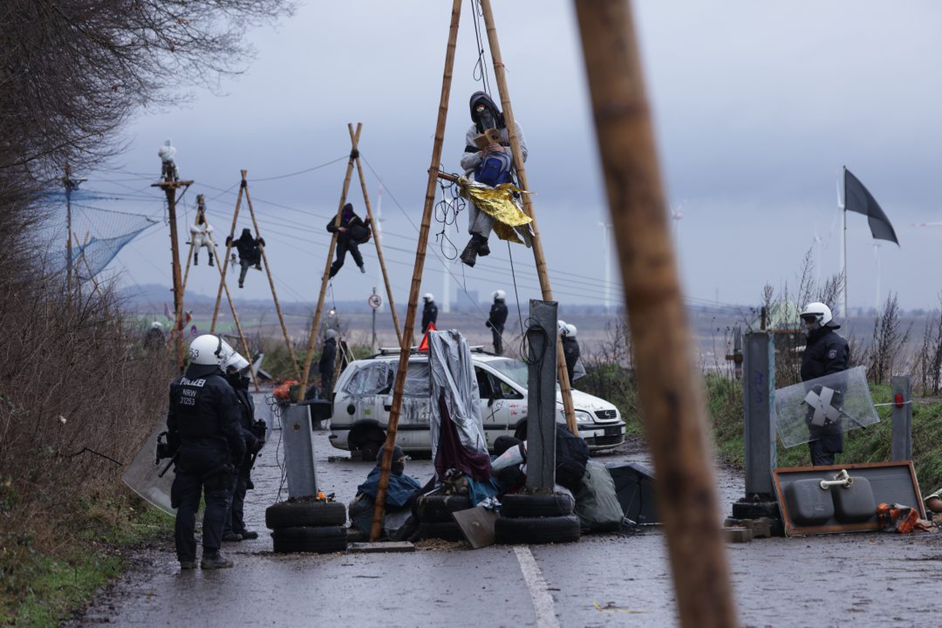 Police To Begin Eviction Of Luetzerath Activists At Garzweiler II Coal Mine