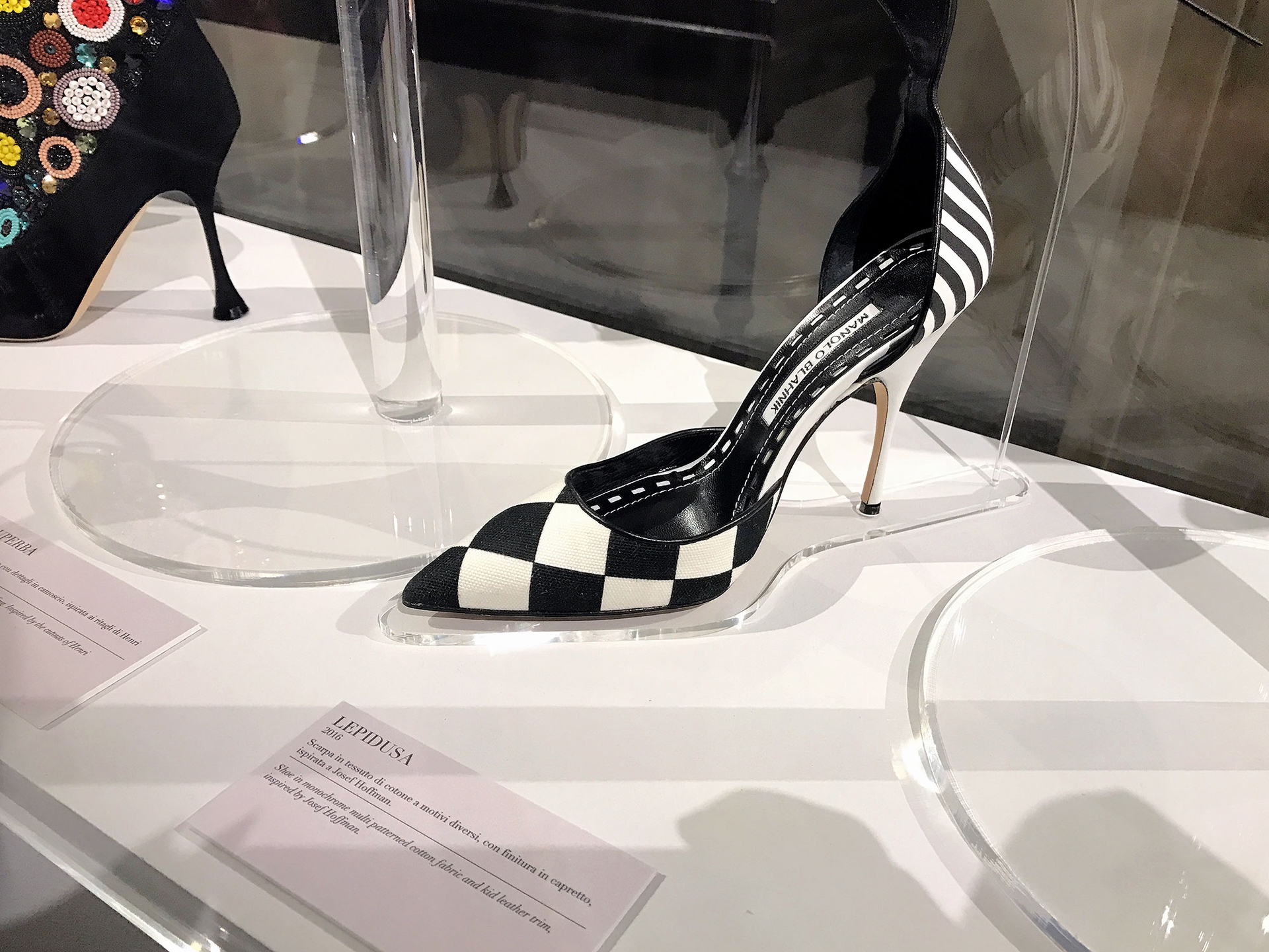 Manolo-Blahnik-2-lepidusa