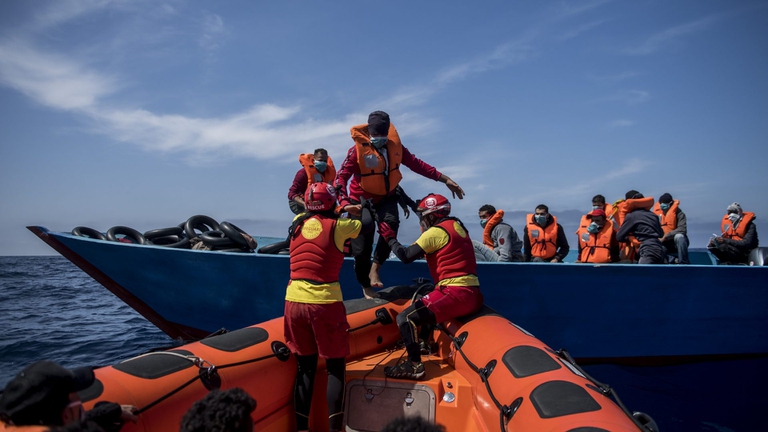 Salvataggio di migranti in mare. Nel 2021 sono morte oltre 4mila persone al largo delle coste della Spagna