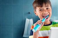 Dentifricio fatto in casa e fai da te: ecco la ricetta naturale efficace senza fluoro e con bicarbonato