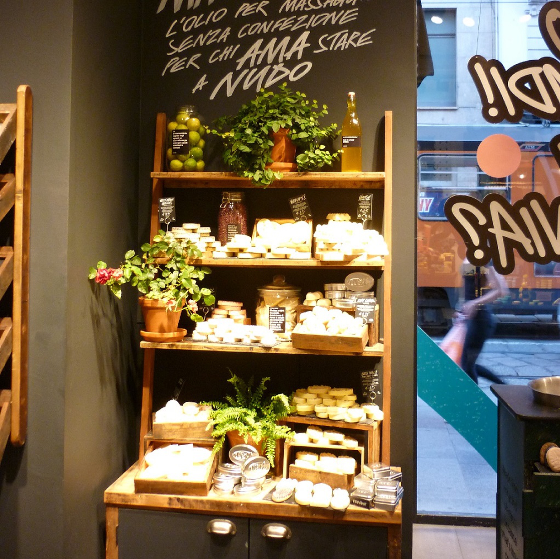 Il negozio Lush a Milano