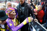 Record in bici a 105 anni: chi è Robert Marchand
