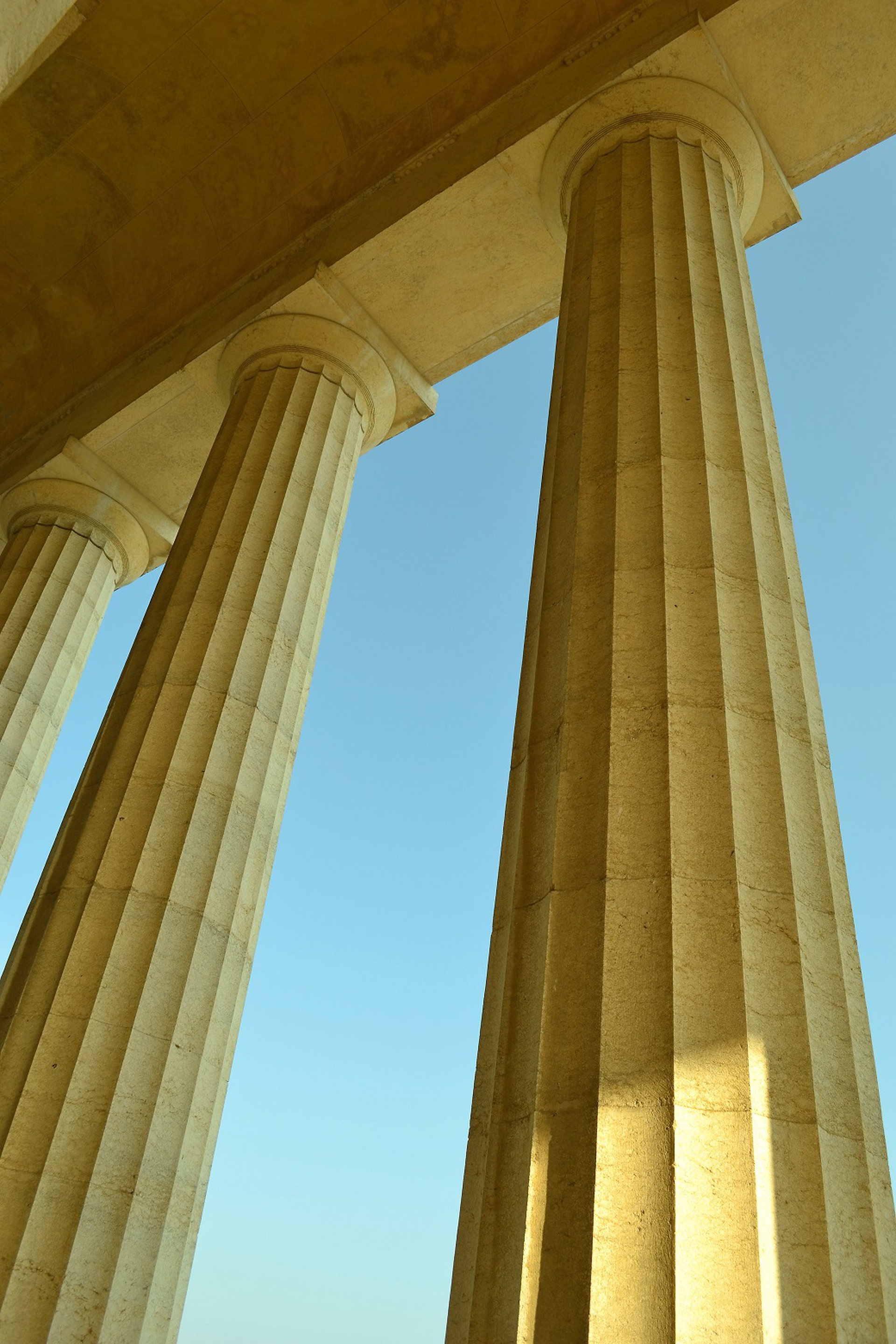 Le possenti colonne del Tempio di Canova a Possagno sono in stile dorico