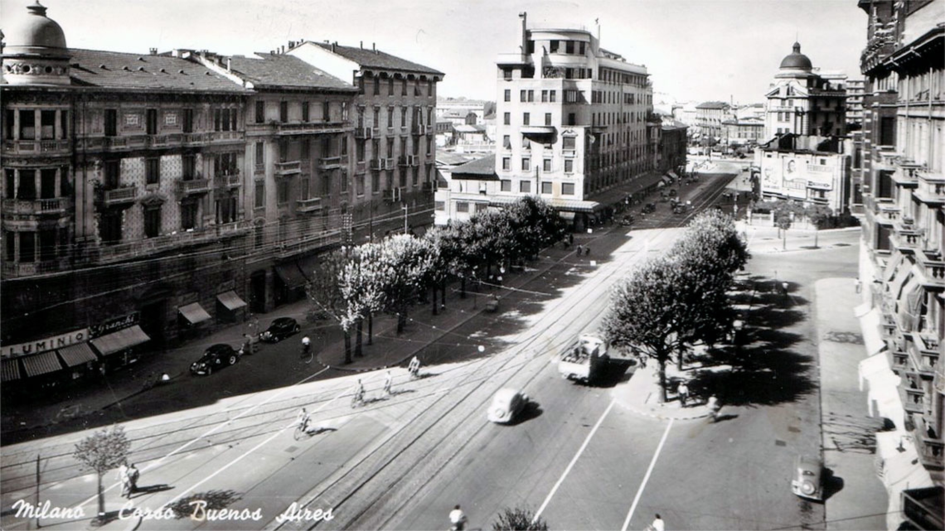 Piazze di Milano con gli alberi