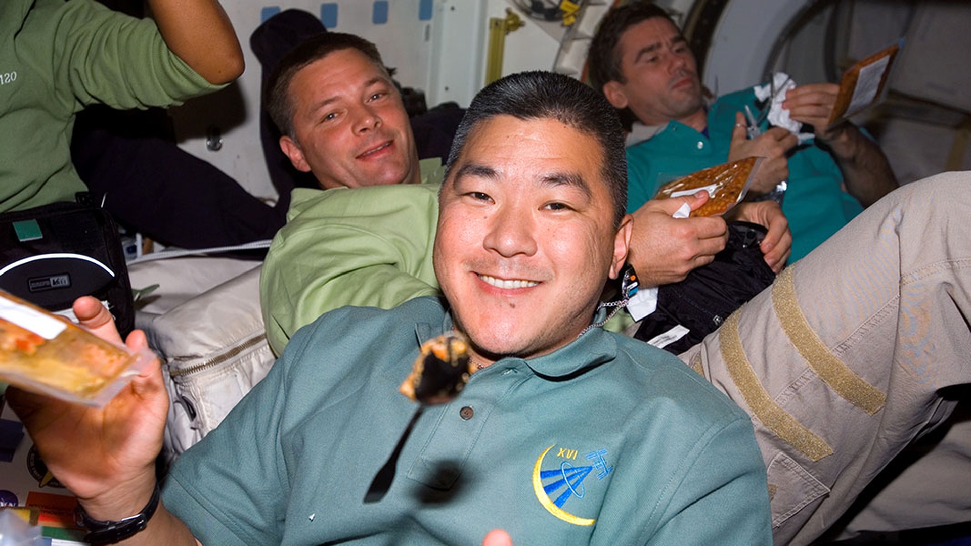 Cibo nello spazio. Dai cubetti dell'Apollo 13 ai legumi Slow Food di Samantha Cristoforetti