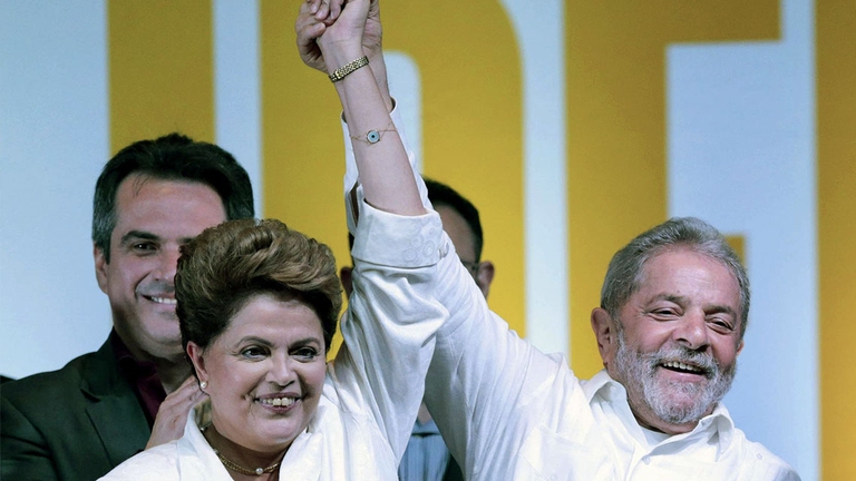 Luiz Inácio Lula da Silva con Dilma Rousseff al momento delle elezioni del 2014