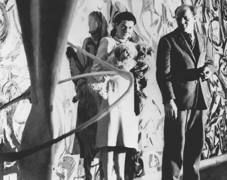 George Karger (1902 - 1973), Peggy Guggenheim e Jackson Pollock davanti al Murale New York, 1946 ca., Stampa a posteriori, Stampa alla gelatina d’argento