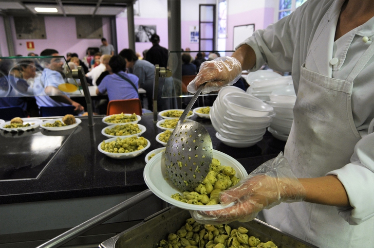 mensa poveri caritas