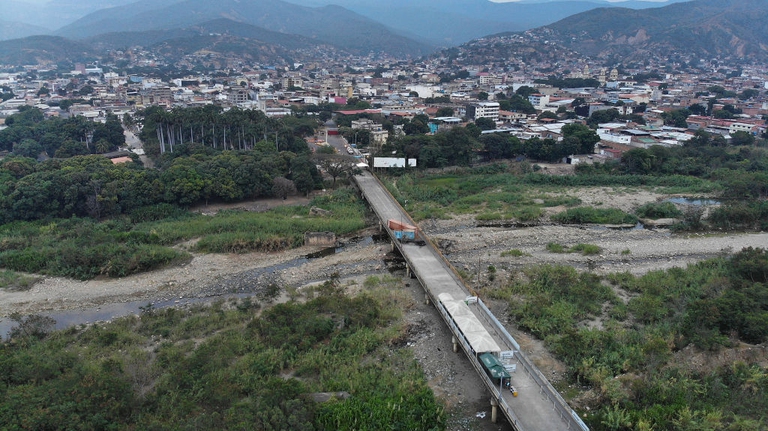 Colombia Venezuela, border, Simón Bolívar bridge