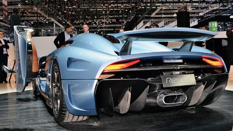 Koenigsegg stupisce tutti con una hypercar Ibrida, in carbonio da oltre 2 milioni di euro e 1.480 cavalli