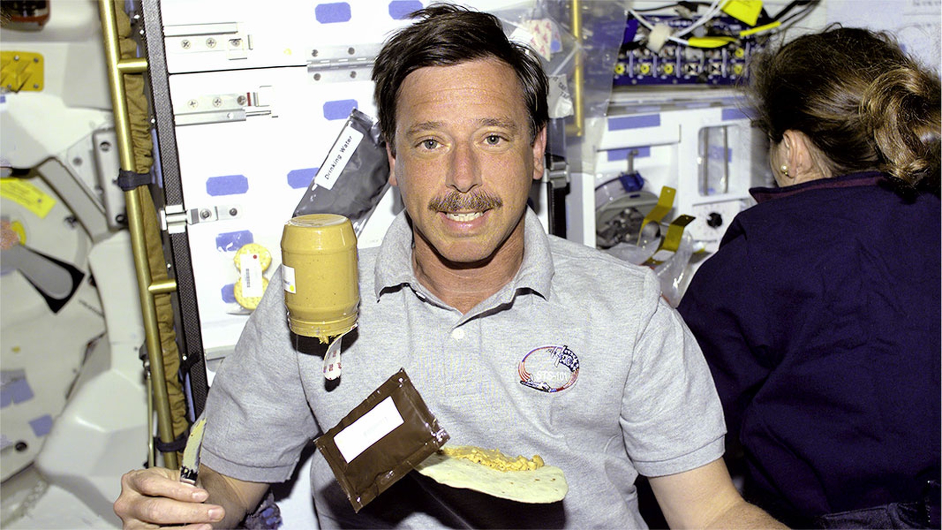 Cibo nello spazio. Dai cubetti dell'Apollo 13 ai legumi Slow Food di Samantha Cristoforetti